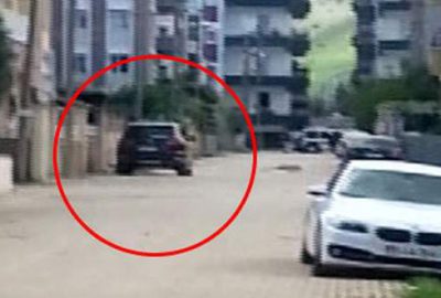 Hatay'ın Reyhanlı İlçesi'nde park halindeki bir otomobilde bomba olduğu ihbarı