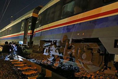 Denizli-İzmir seferini yapan yolcu treni, İzmir'in Torbalı ilçesi Pancar Tren
