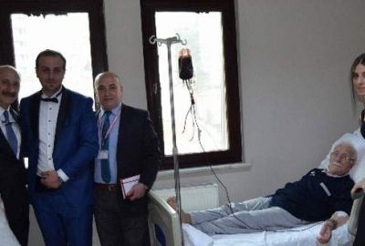 Trabzon’da yeni evlenen çiftin ilk işi, gelinlik ve damatlıkla hastanede