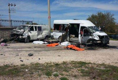 Konya’da özel bir koleje ait servis minibüsü ile başka bir