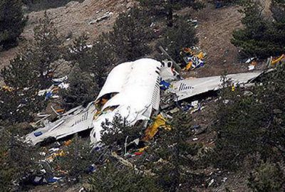 Basketbolcuları taşıyan uçak düştü: 7 ölü