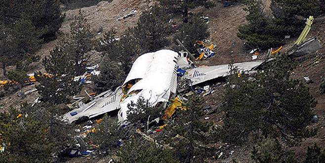 Basketbolcuları taşıyan uçak düştü: 7 ölü