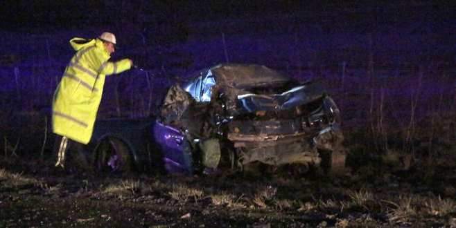 Feci kaza! TIR otomobile çarptı: 2 ölü