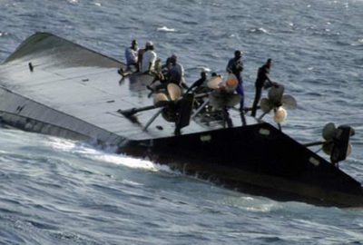 Mülteci taşıyan gemi battı: 21 ölü