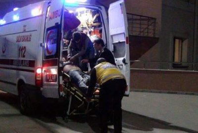 Sakarya’nın Erenler ilçesinde, husumet nedeniyle çıkan kavgada, ikisi ağır, üç