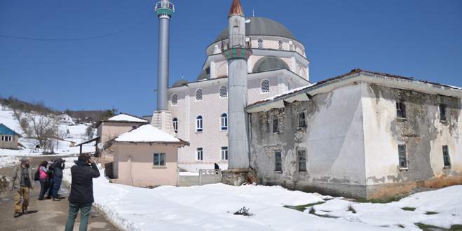Bursa’da tarihi cami kaderine terk edildi