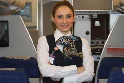 Japonlar bu hostesi konuşuyor