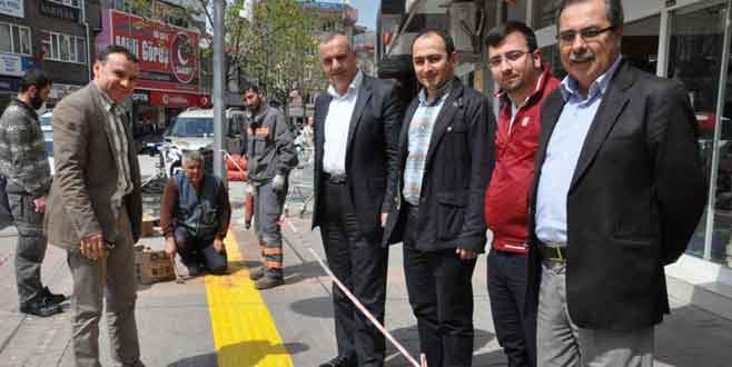 Engelli kaldırımları yenileniyor