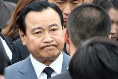 Yolsuzlukla suçlanan başbakan istifa etti