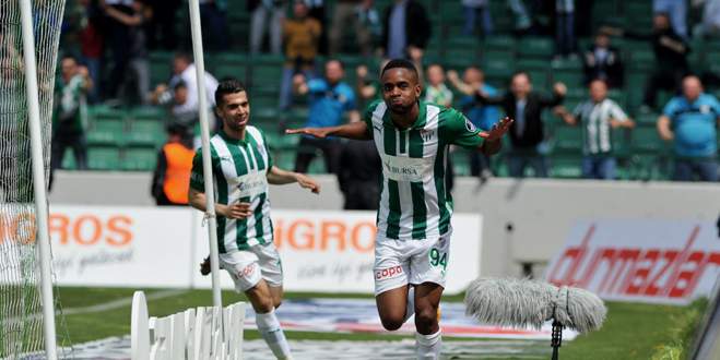 Bursaspor-İstanbul Başakşehir maçından kareler Bursaspor-İstanbul Başakşehir maçından kareler