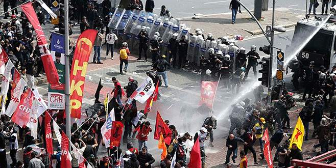 Beşiktaş’tan Taksim’e yürümek isteyen gruba müdahale