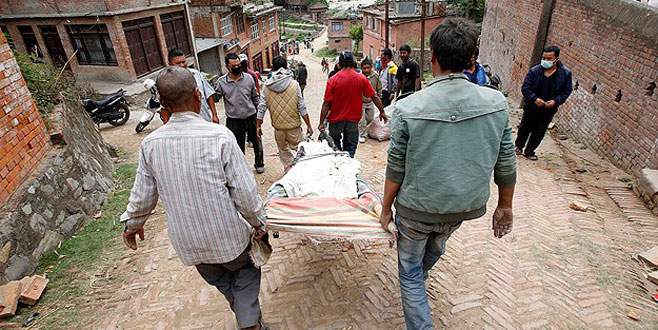 Nepal’de ölü sayısı 7 bin 40’a yükseldi