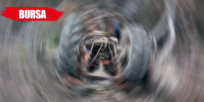 Devrilen traktörün altında can verdi