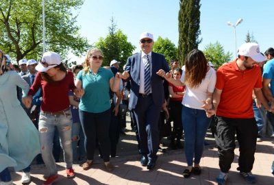 Bartın Üniversitesi bahar şenlikleri düzenlenen açılış töreniyle başladı. Şenlikler kapsamında