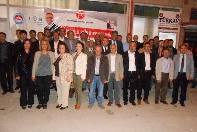 Türkiye Kamu Çalışanları Vakfı (TÜRKAV) Eskişehir Şubesi tarafından düzenlenen konferansta
