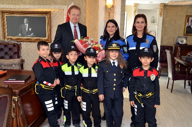 Minik Polislerden Vali Yavuz’a Ziyaret