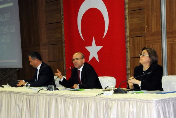 Maliye Bakanı ve Gaziantep AK Parti Milletvekili Adayı Mehmet Şimşek,