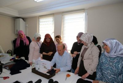 İSMEK Kursunu ziyaret eden Büyükşehir Belediye Başkanı Kadir Topbaş, dikiş