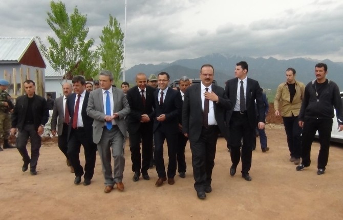 Hakkari’nin Çukurca ilçesi Üzümlü Sınır Kapısı, uzun bir aradan sonra
