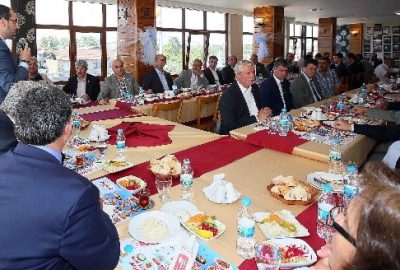 Başiskele ilçesinin muhtarları, Kocaeli Büyükşehir Belediye Başkanı İbrahim Karaosmanoğlu ile