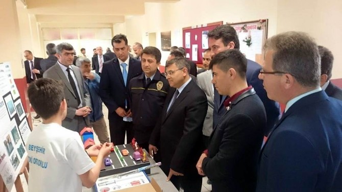 Beyşehir’de Öğrencilerin Projeleri Görücüye Çıktı Konya’nın Beyşehir ilçesinde, açılışı gerçekleştirilen TÜBİTAK destekli bilim fuarında öğrencilerin
