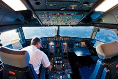 Atatürk Havalimanı’na iniş için alçalan uçağın pilotu denizi kirleten