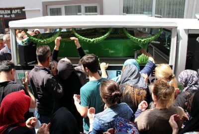 Yalova’da, boşandığı eşi tarafından sokak ortasında 20 bıçak darbesiyle öldürülen