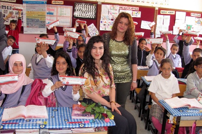Araban TSM, Öğrencilere Ağız Ve Diş Bakım Seti Hediye Etti Sağlık Bakanlığı tarafından başlatılan ‘’Günde iki kez iki dakika’’ projesi