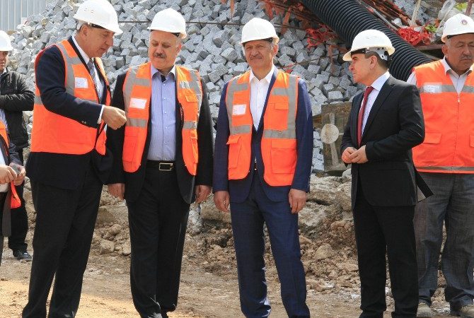 Adapazarı Belediyesi’nin arsa karşılığı ortak olduğu Serdivan Arabacıalanı’nda yapılan Agora