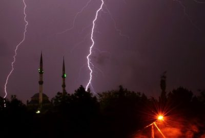 İstanbul’da Şiddetli Yağmur Elektrik Kesintilerine Yol Açtı