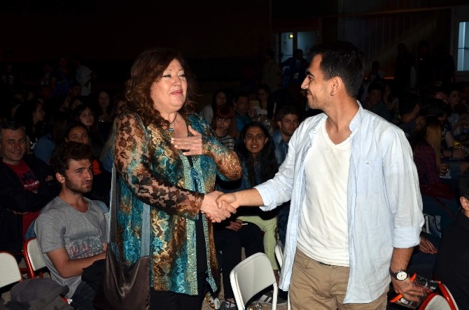 Kendi Filmini Yıllar Sonra Yazlık Sinemada İzledi