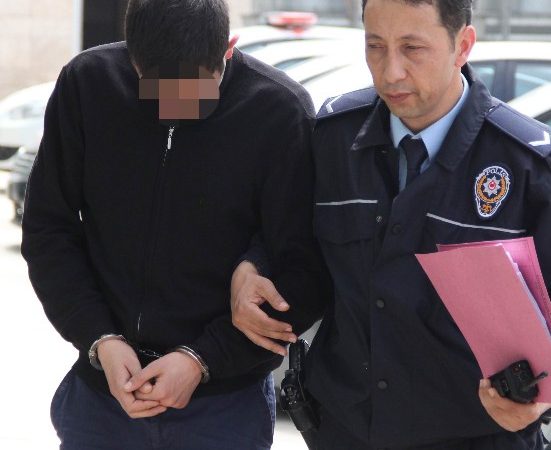 Samsun’da bir kişinin cep telefonunu gasp edip polise mukavemette bulunduğu