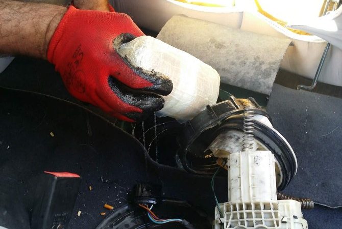 Siirt’te şüphe üzerine durdurulan bir araçta yapılan aramada 6 kilo