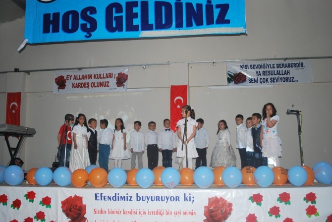 Ortaokul Öğrencilerinin Hazırladığı Kutlu Doğum Programı Büyük İlgi Gördü