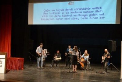 Sağlık Çalışanları Kansere Şarkılarla ’Dur’ Dedi