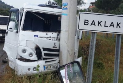 Servis Minibüsü Yoldan Çıktı: 2 Yaralı