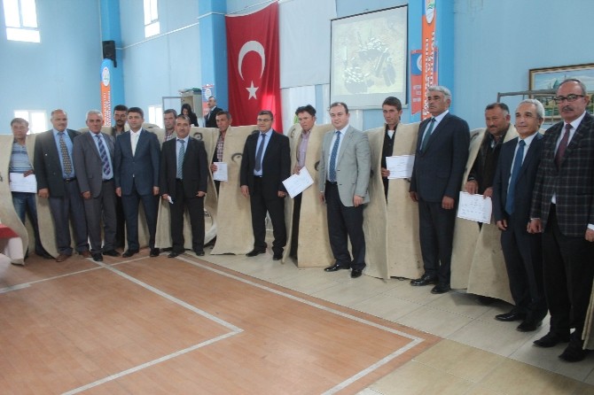 Sürü Yönetim Elemanları Kepenek Giydi, Sertifika Aldı