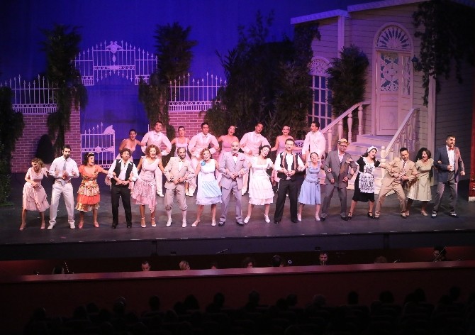 ’Lüküs Hayat’ Bursa’da Sahnelendi