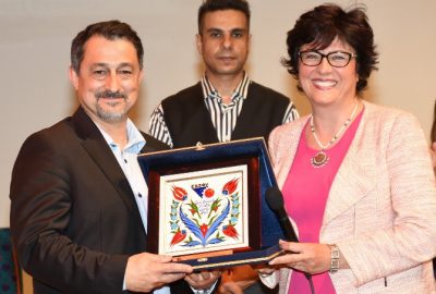 Sanayici Eşleri Öğrenciler İçin Sahnede