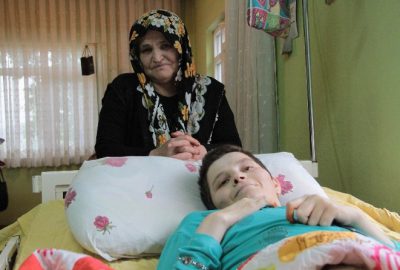 Engelli 4 çocuğuna bakan annenin fedakarlığı