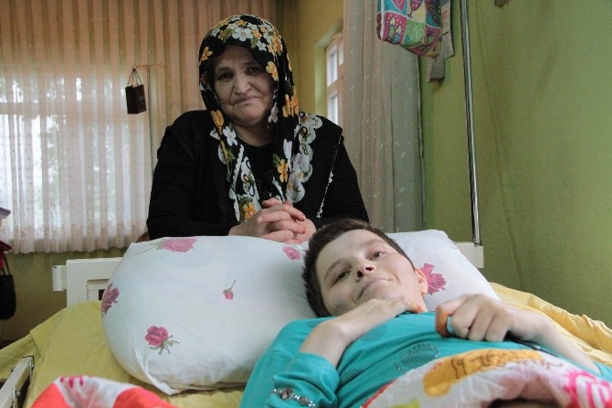 Engelli 4 çocuğuna bakan annenin fedakarlığı