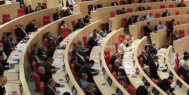 Gürcistan’da yeni hükümet güvenoyu aldı