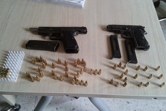 Şüpheli Araçtan Ruhsatsız Silahlar Çıktı Manisa’nın Salihli ilçesinde, polis ekipleri yaptığı uygulama sırasında iki ayrı