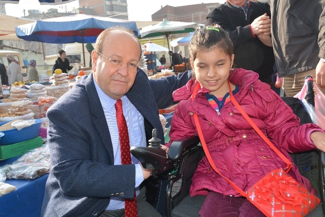 Başkan Özakcan; “Engellilere Acıyarak Onların Sorunlarını Çözemeyiz”