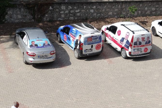 Bilecik’in Gölpazarı ilçesinde, Seçim Güvenliği Toplantısı yapılırken, farklı siyasi partilerinin