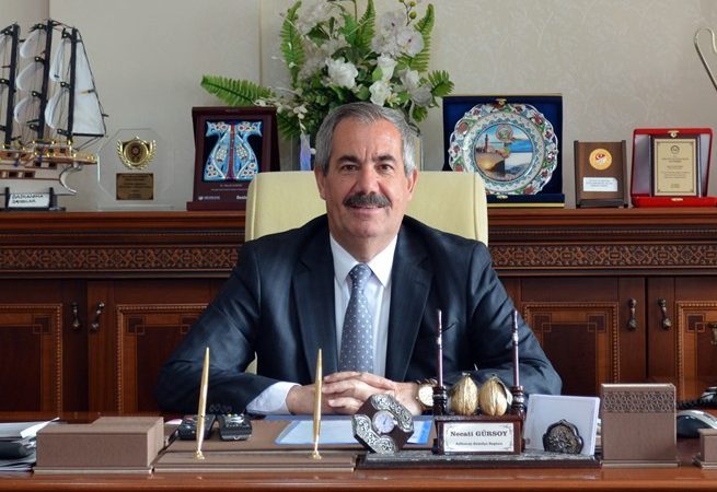 Bitlis’in Adilcevaz Belediye Başkanı Necati Gürsoy, Anneler Günü dolayısıyla yayımladığı
