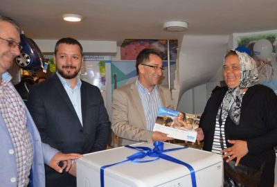 Balıkesir’de ‘Yılın Annesi’ne Bulaşık Makinesi Hediye Edildi