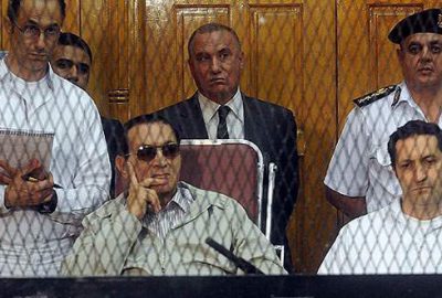 Mübarek ve oğullarına 3 yıl hapis