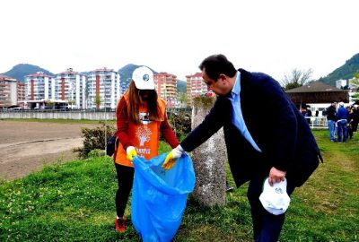 Giresun Belediye Başkanı Kerim Aksu Öğrenciler İle Birlikte Çöp Topladı