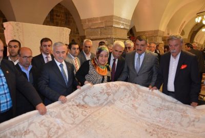 El Emeği Göz Nuru Bir Halının Kesimi Yapıldı